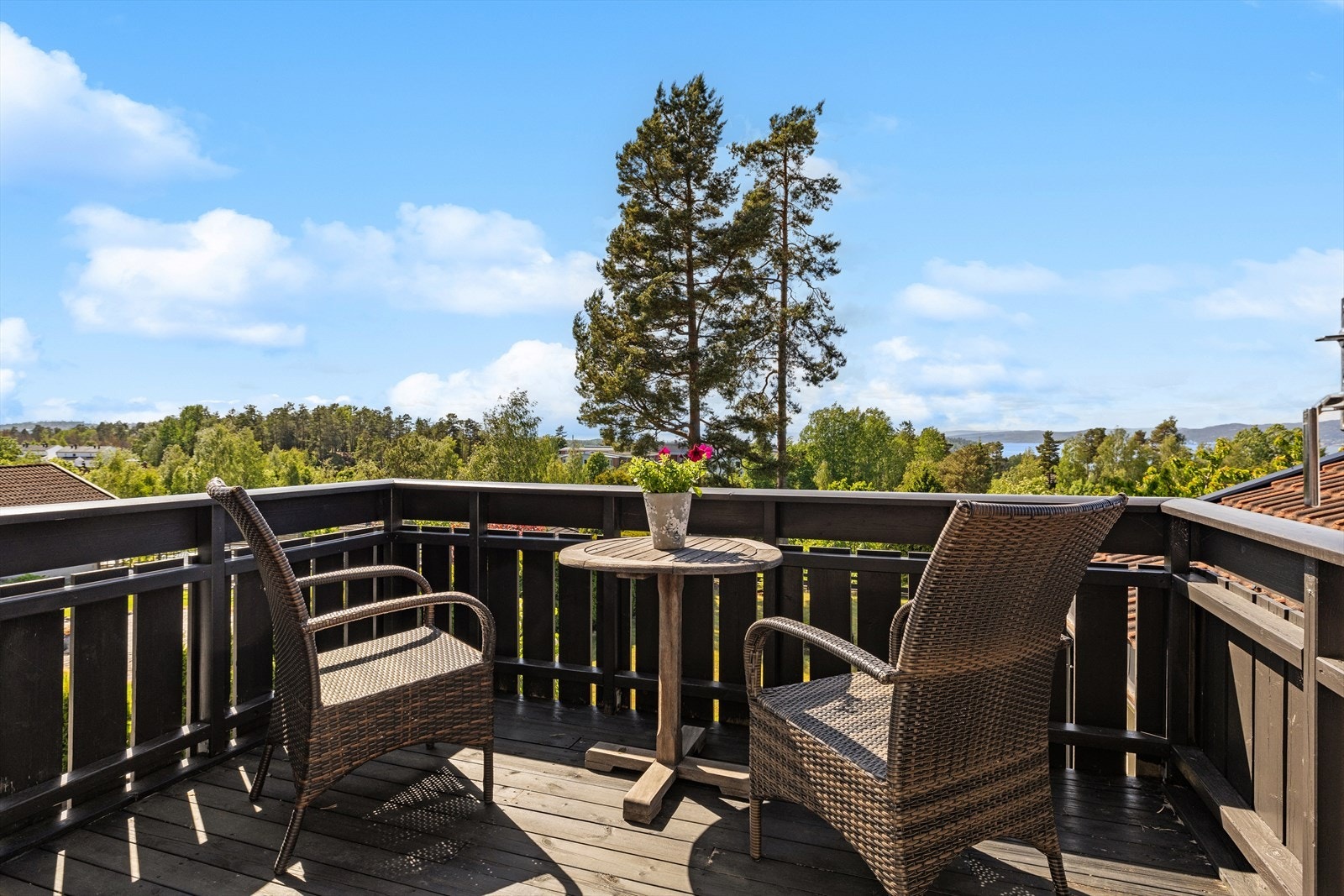 Her kan du gjerne nyte morgenkaffen! Galleribilde