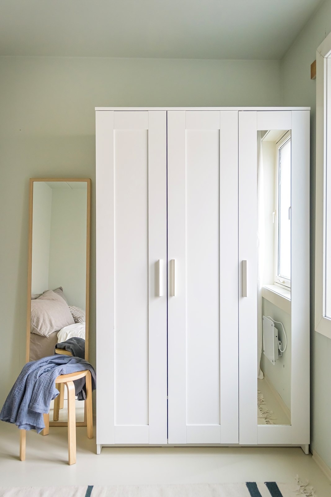 Her er det god plass til et garderobeskap Galleribilde