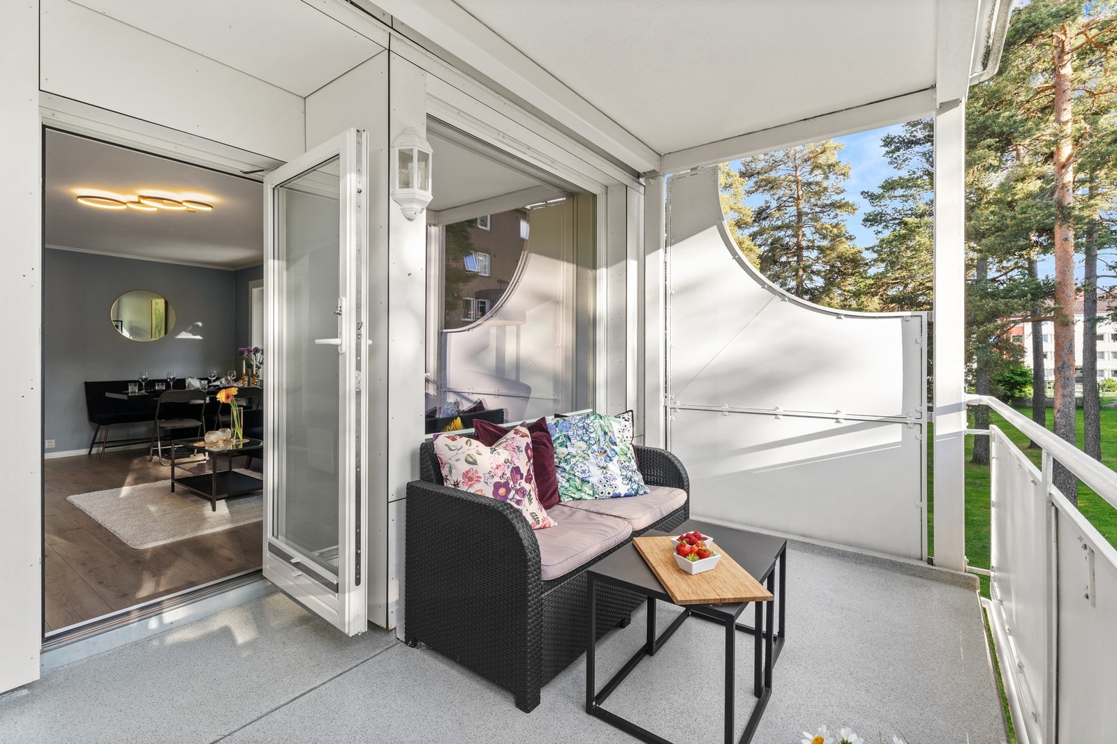 Balkongen byr på optimale solforhold, med sol store deler av ettermiddagen. Galleribilde