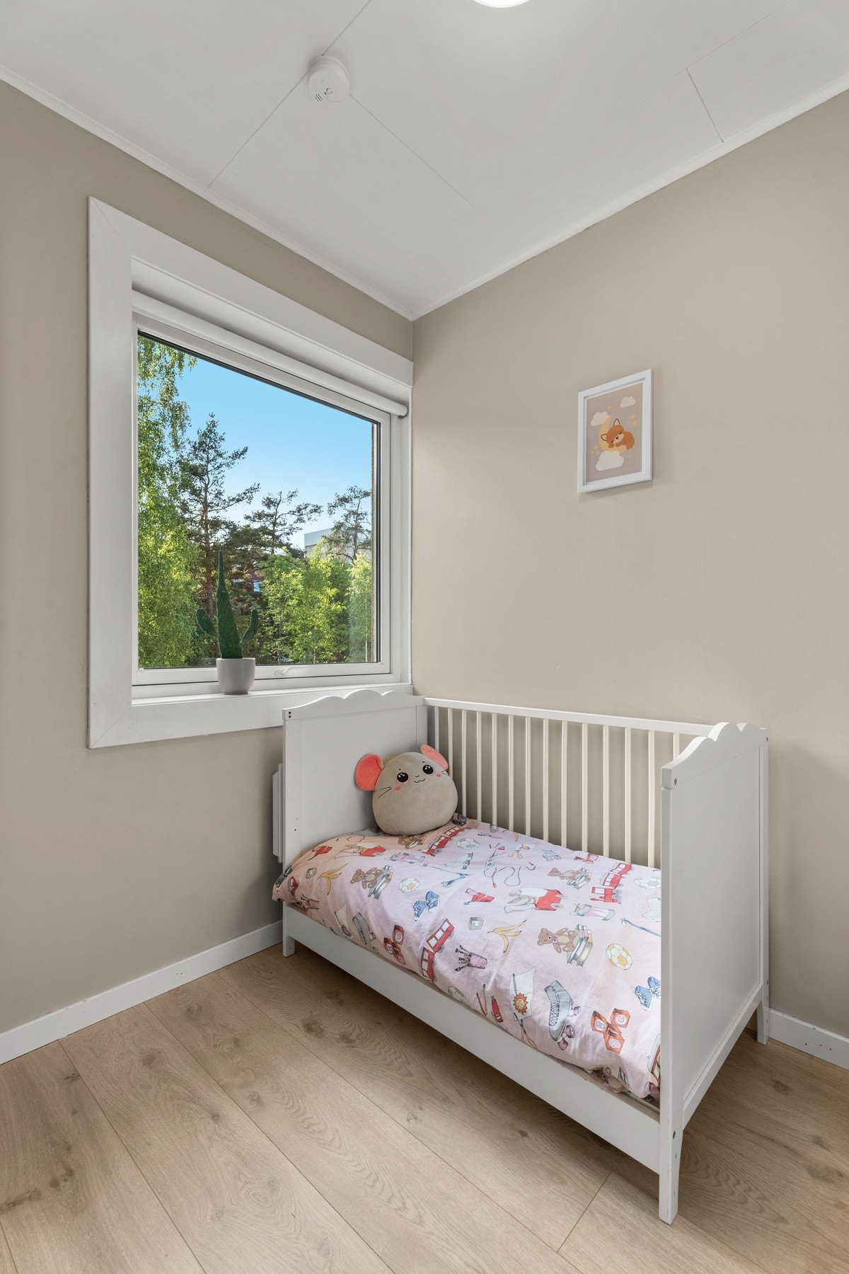 Fra stuen er det adkomst til et kontor/disponibelt rom. Galleribilde