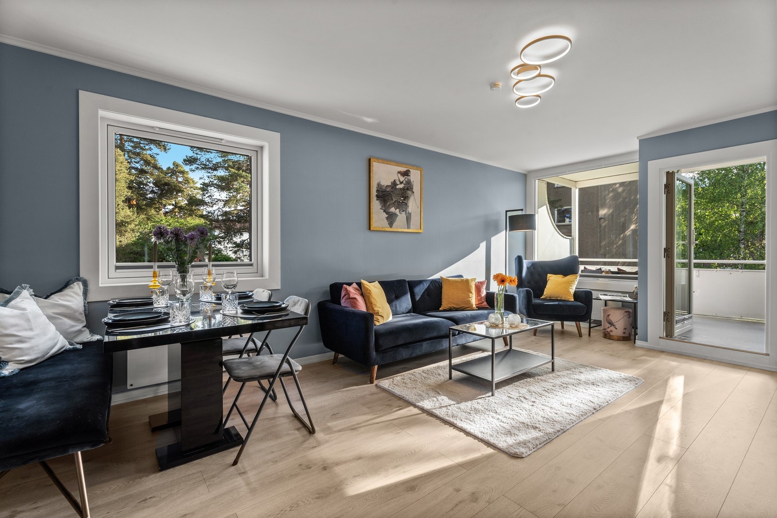 Velkommen til Solbergliveien 114B - presentert av Jimmy Phan og Joachim C. Nilsen v/ PrivatMegleren Oppsal. Galleribilde