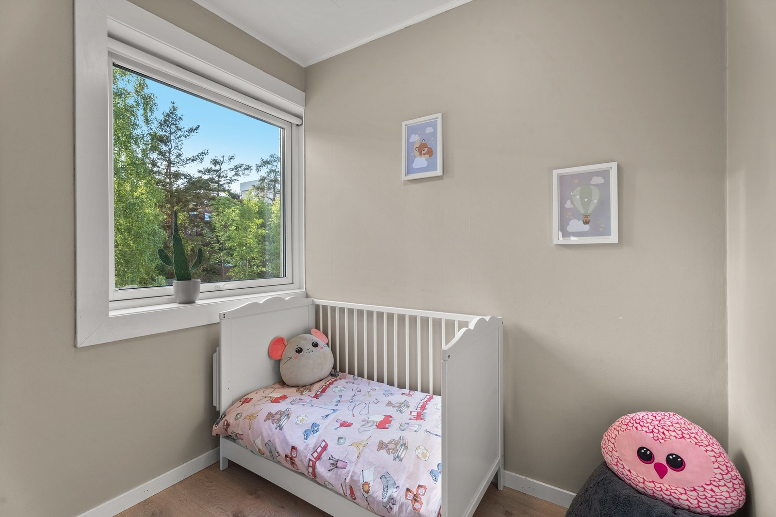 Fra stuen er det adkomst til et kontor/disponibelt rom. Galleribilde