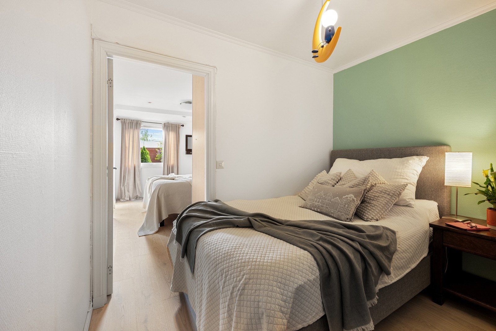 Innredet rom ved siden av soverom og entré er innredet i samme stil og materialer som soverommet og byr på stor nytteverdi og ekstra muligheter. Galleribilde