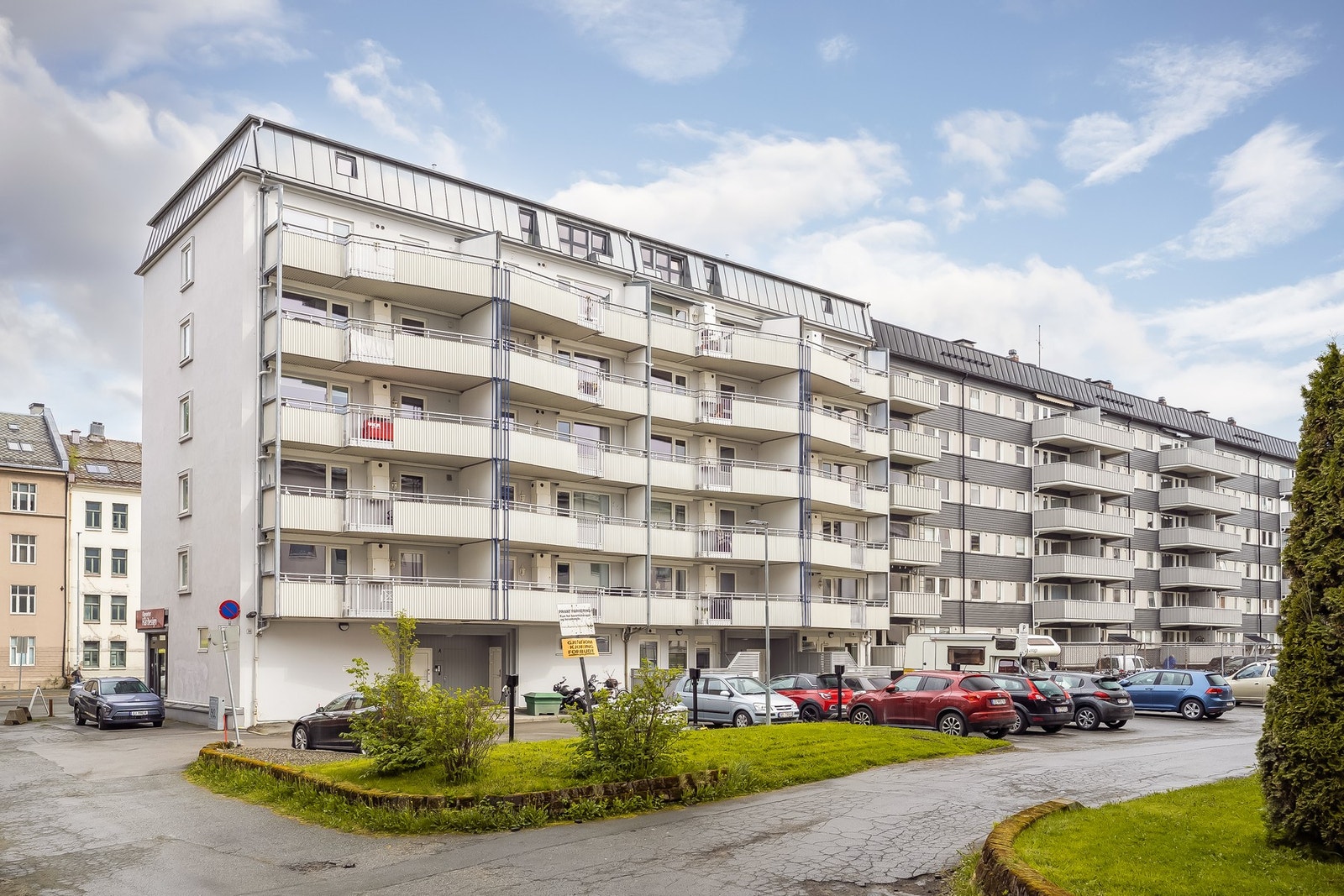 Fra leiligheten har man gangavstand til alt av fasiliteter i sentrumsområdet. Galleribilde