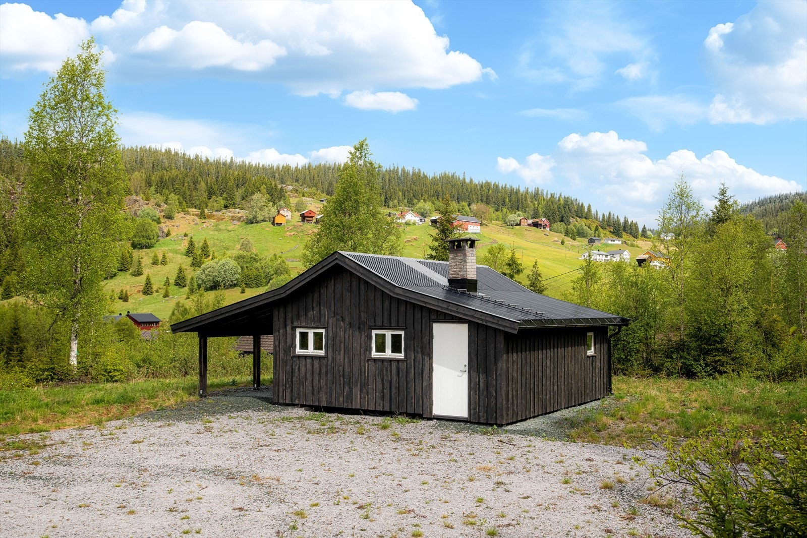 EiendomsMegler1 ved Halvor Østerli presenterer Langlimvegen 1015! Galleribilde