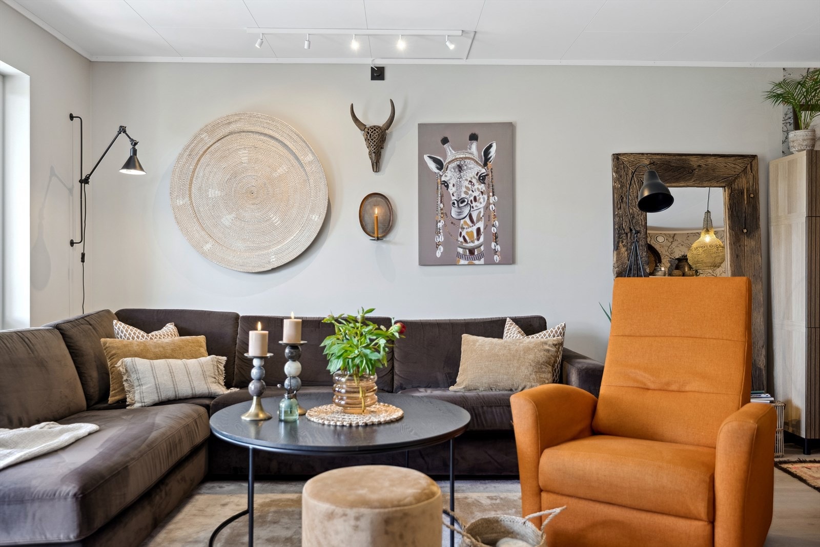 Her er det god plass til at hele familien kan samles til tv-hygge. Galleribilde