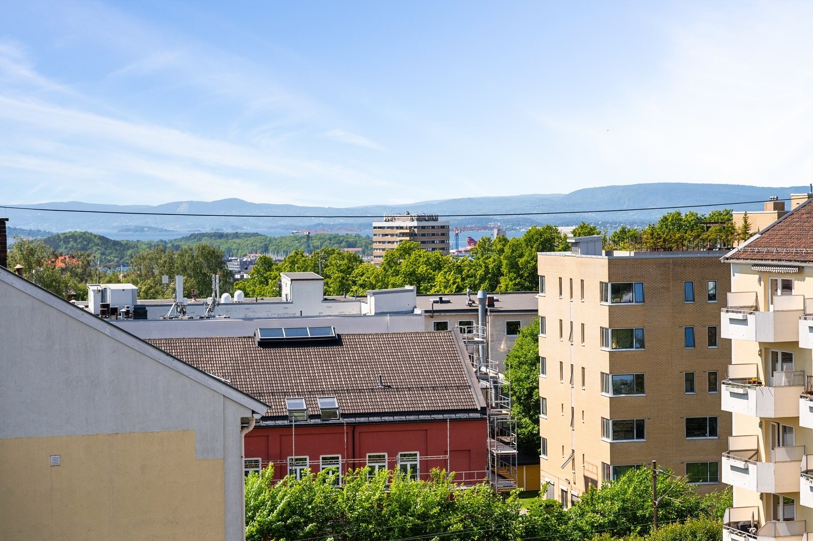 Balkongen er en fin forlengelse av soverommet på varme dager. Galleribilde