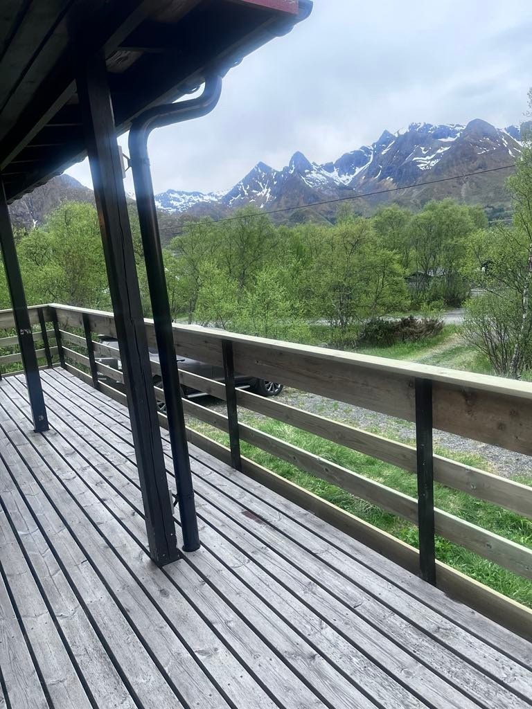 Utsikt fra veranda med nytt rekkverk Galleribilde