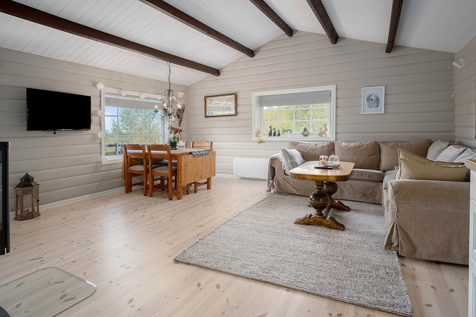 Romslig og koselig stue Galleribilde