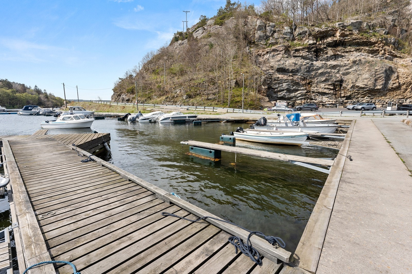 Båt/parkeringspl. på landsiden/Jenseodden, er ikke en del av handelen. Kan avtales kjøpt om ønskelig. Galleribilde