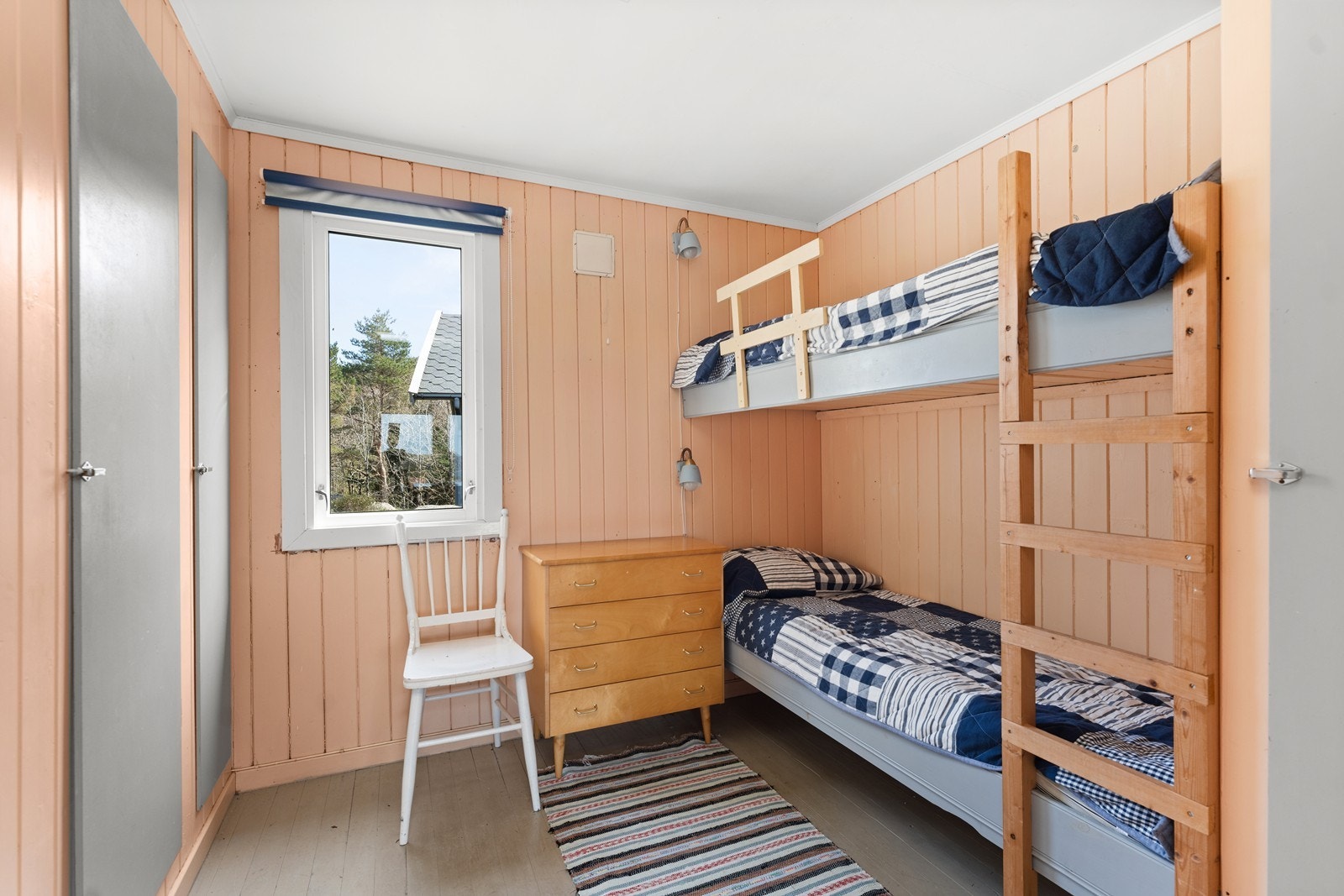 1 av i alt 5 soverom. Galleribilde