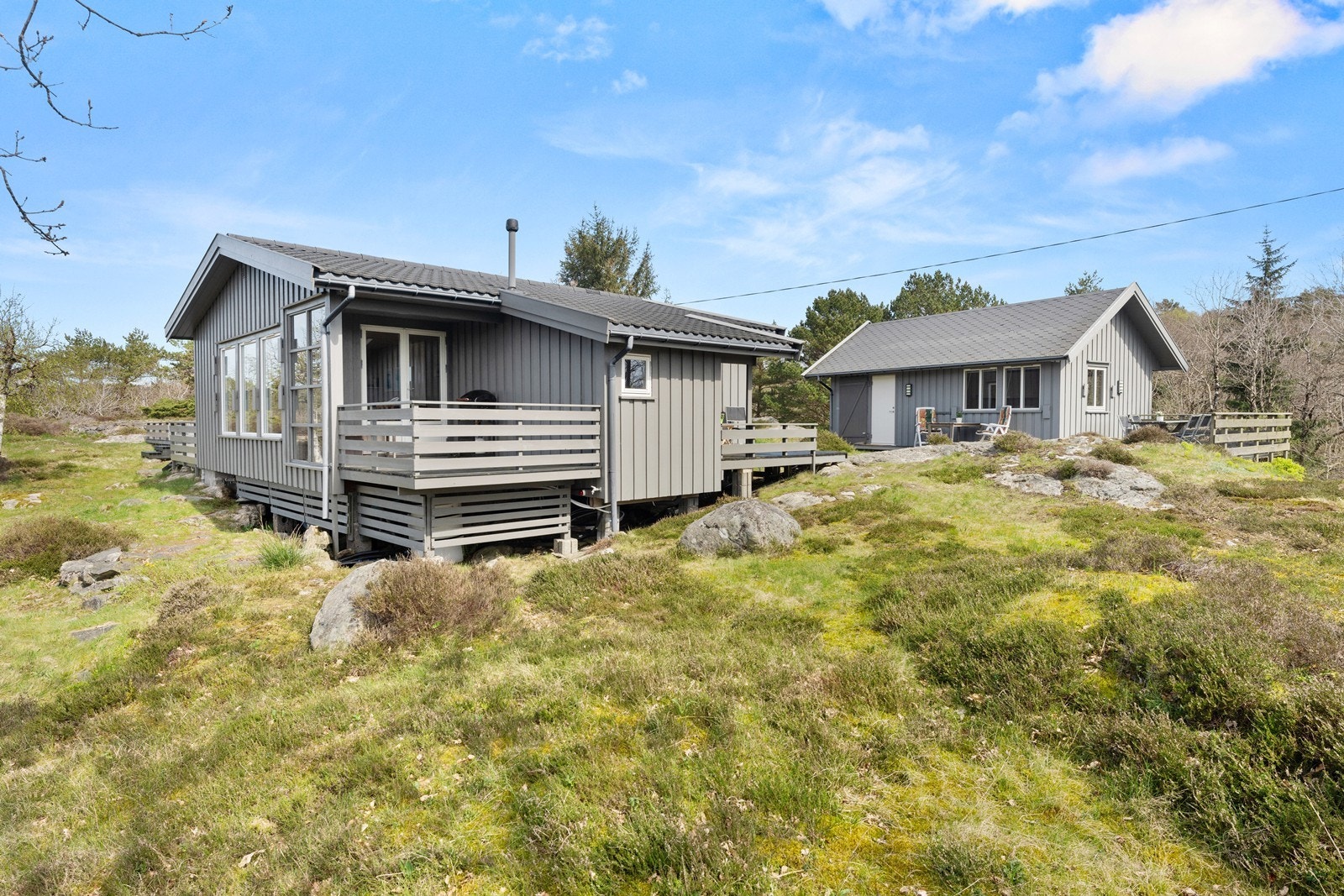 Hovedhytta er påbygd flere ganger. I tillegg et anneks som ble oppført i 2009. Galleribilde