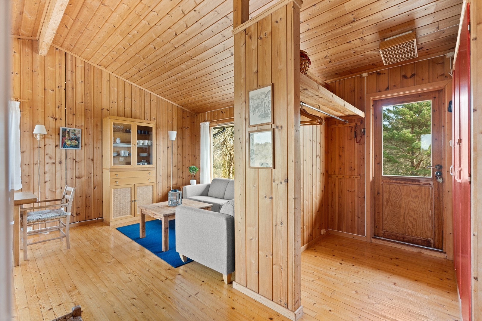 Inngangsparti og stue i påbygd del Galleribilde