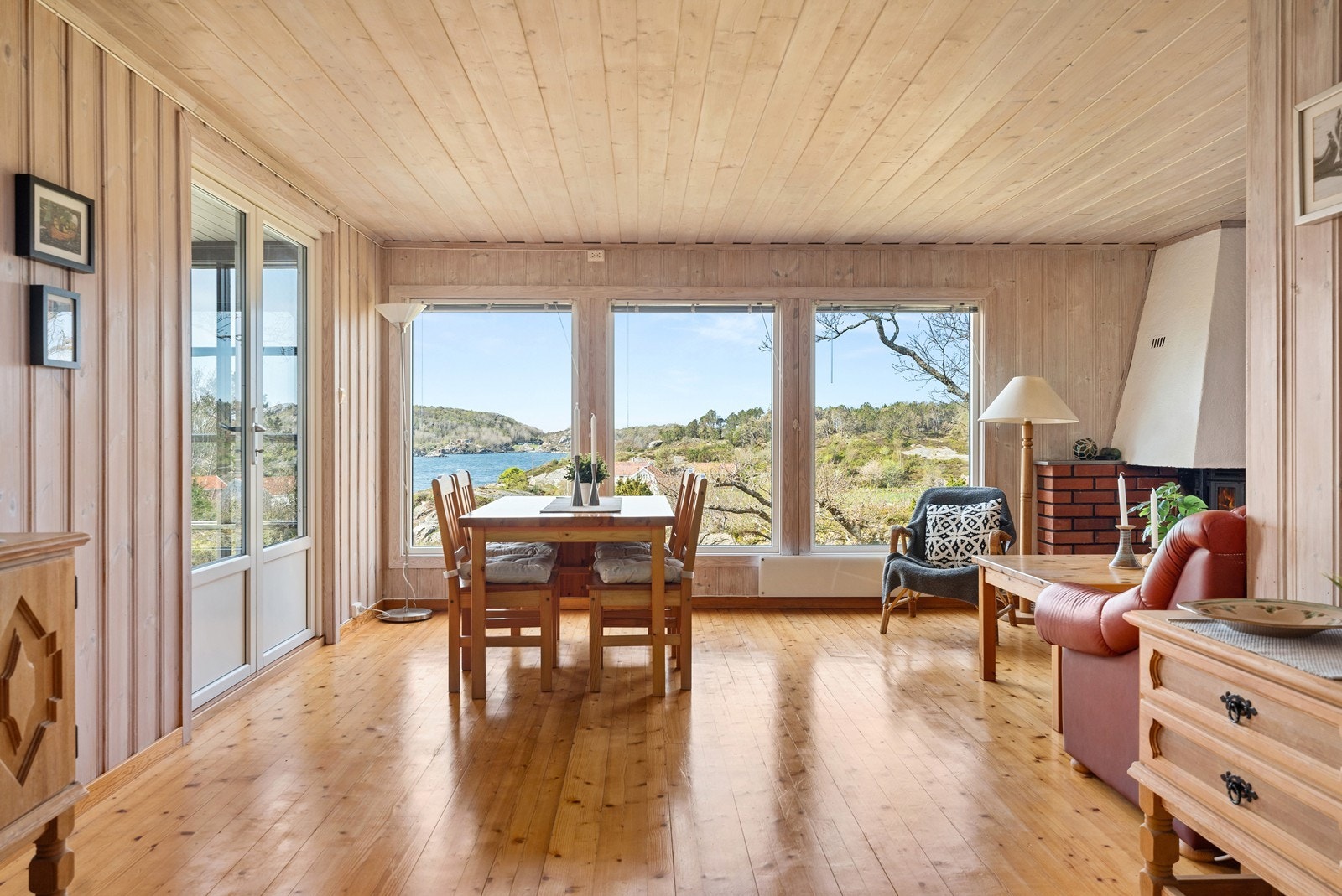 Dobbel verandadør ble skiftet i 2007 i stue i hoveddel. Galleribilde