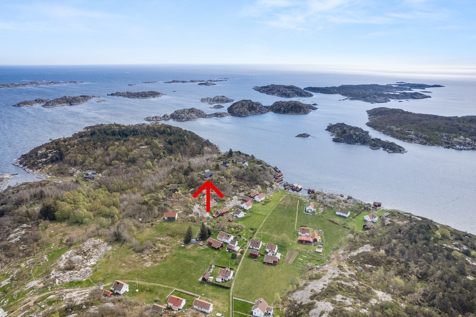 Meget usjenert beliggenhet på Idylliske Landøy. Kort avstand til både Sør- og Nordstranda. Galleribilde