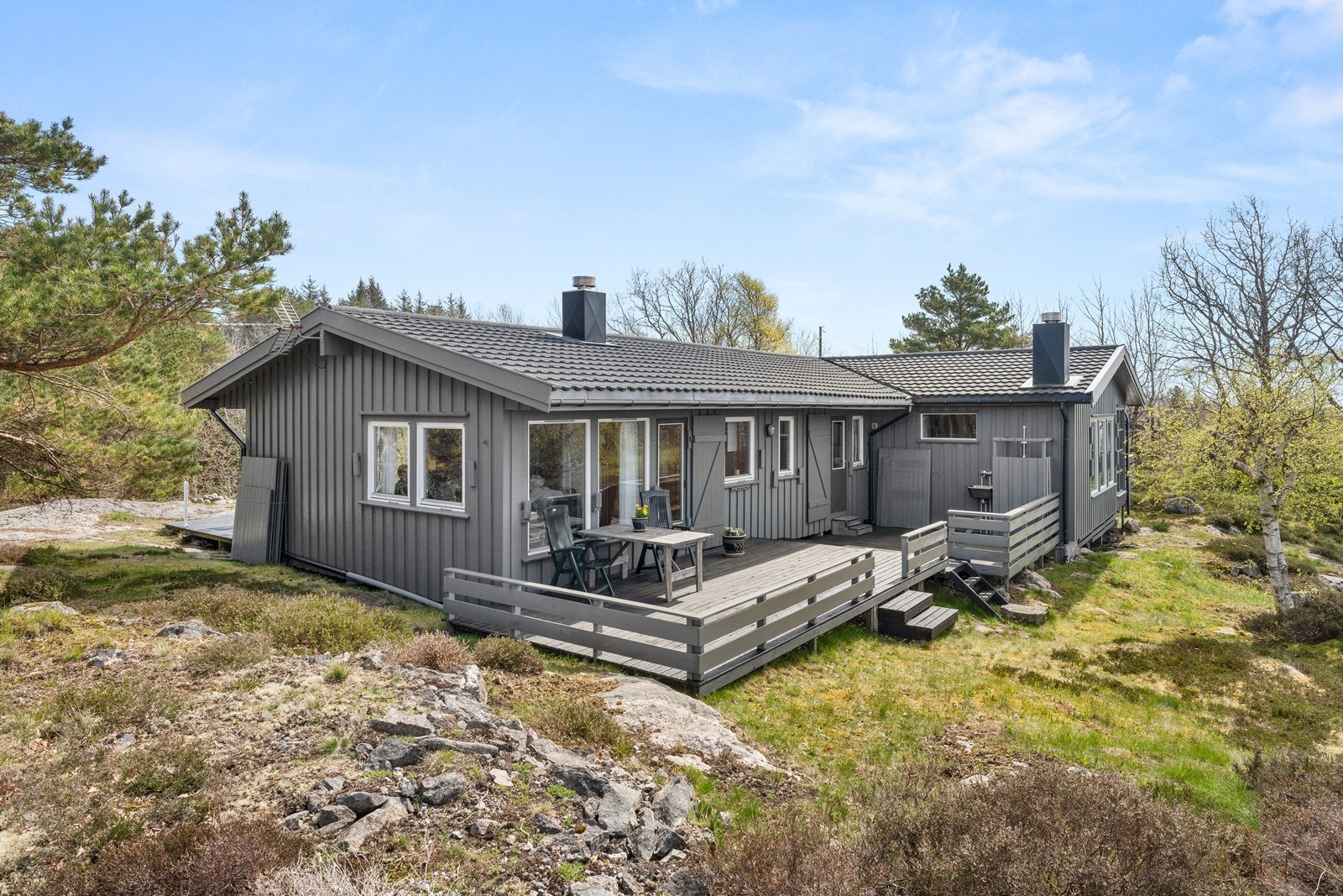 Usjenert beliggenhet på sør-/vestvendt høyde Galleribilde