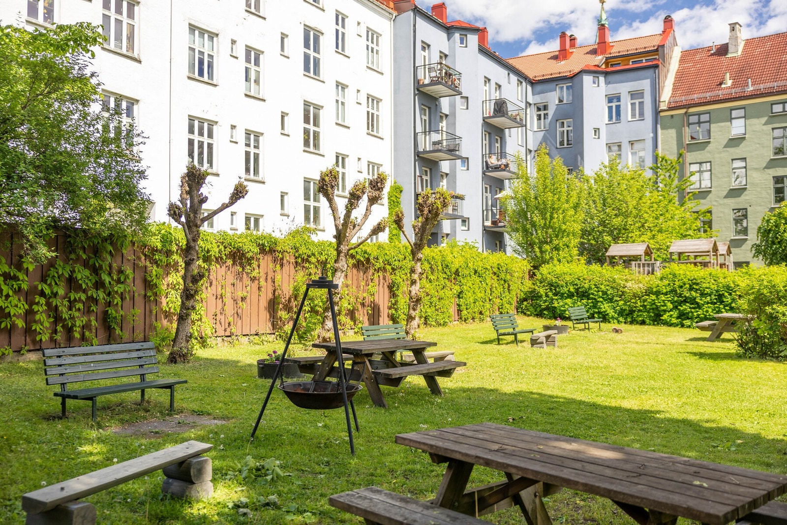 Veldrevet sameie i fantastiske River'n, Sagene. Galleribilde