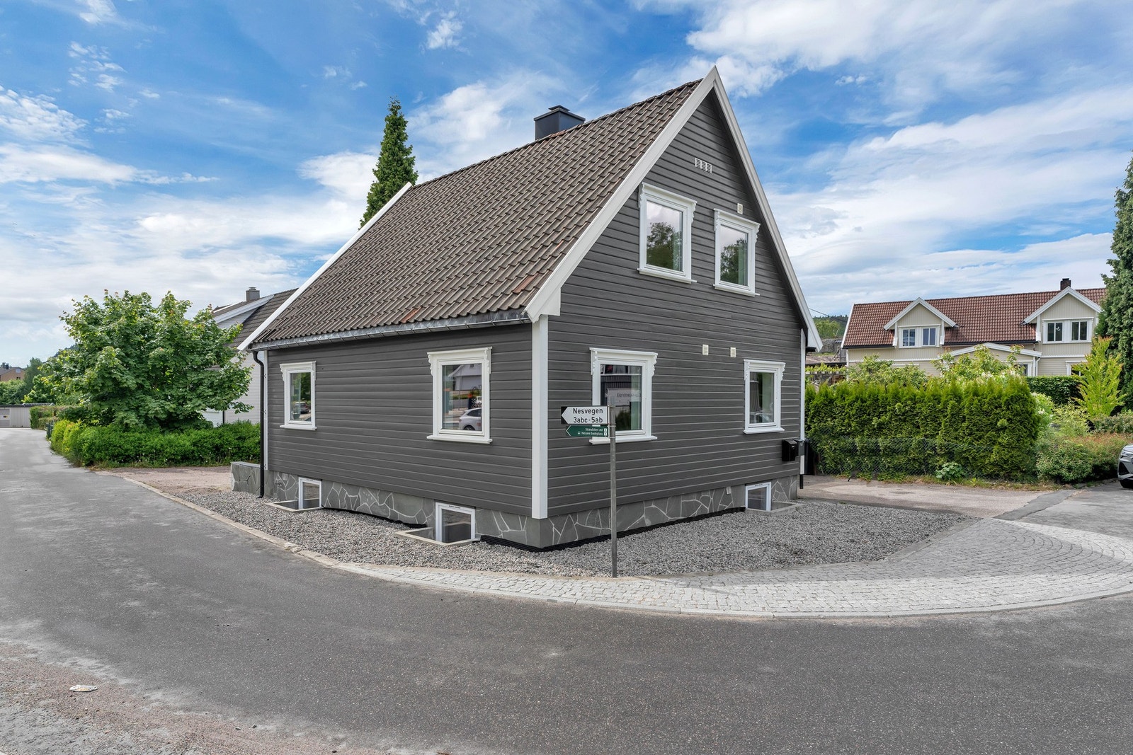PrivatMegleren v/ Jonas Jaatun har gleden av å presentere Nesvegen 1! Galleribilde