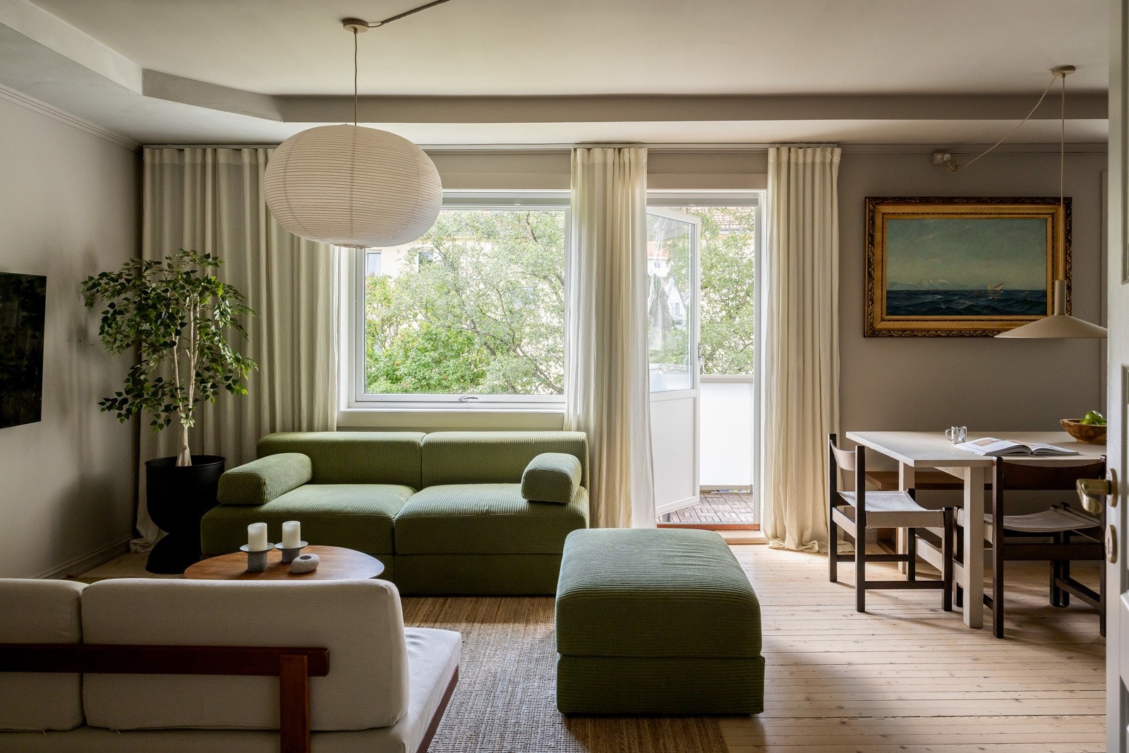 Lekker og påkostet 4-roms med unikt skreddersydd preg, sydvestvendt balkong og peis. Galleribilde