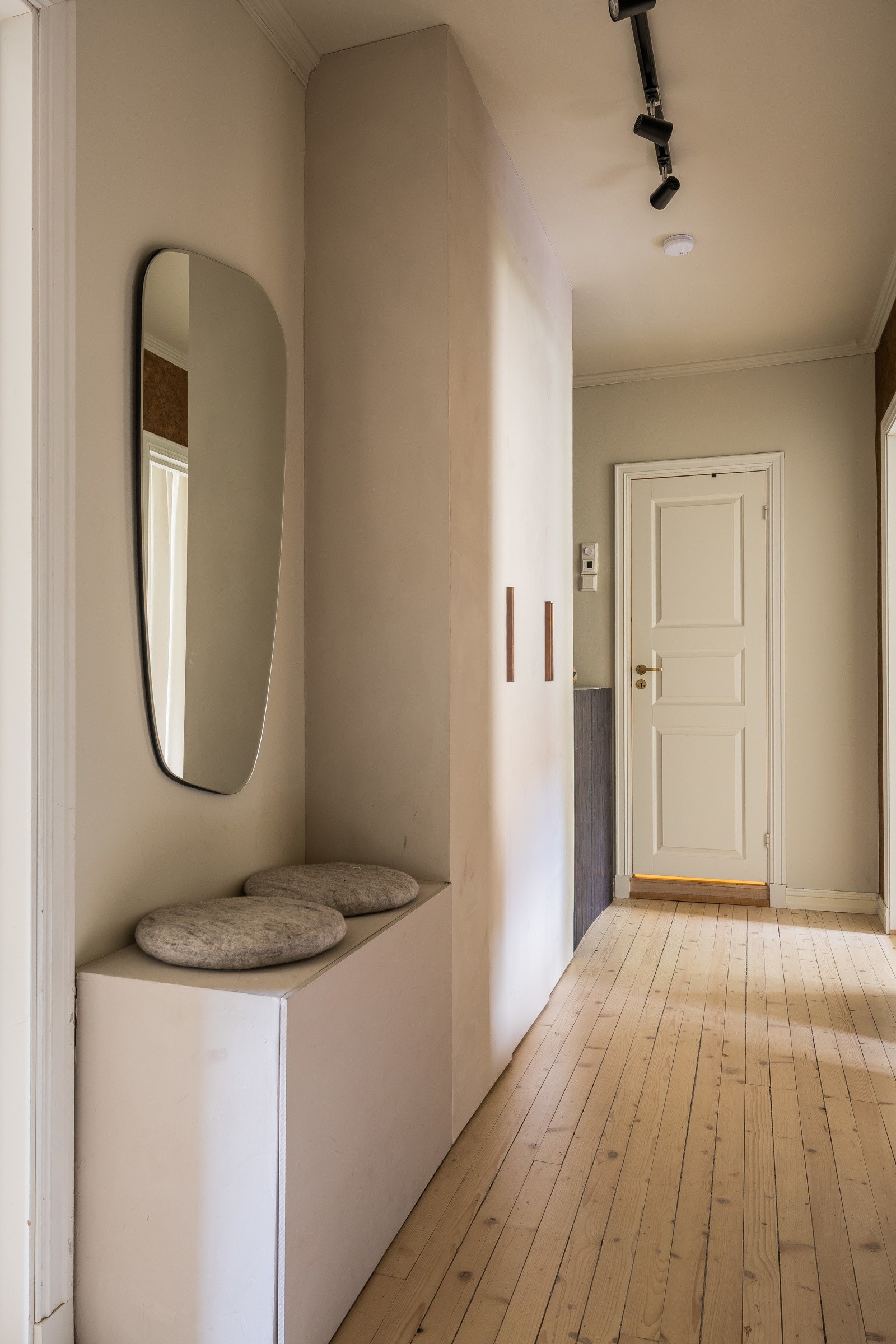 Entrèen har lekkert plassbebygdskap. Galleribilde