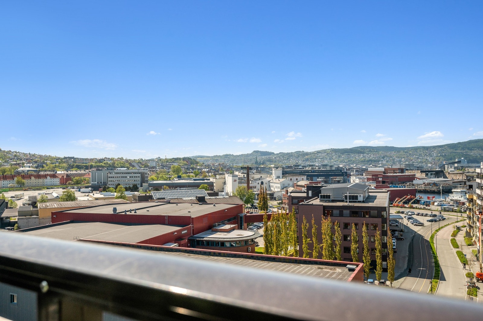 Her ser man så og si hele Trondheim fra terrassen. Galleribilde