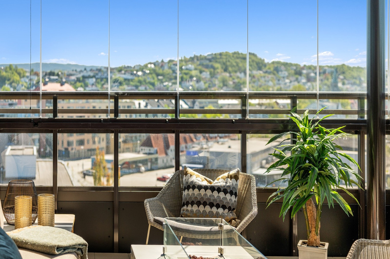 Innglasset balkong som kan åpnes i sin helhet. Galleribilde