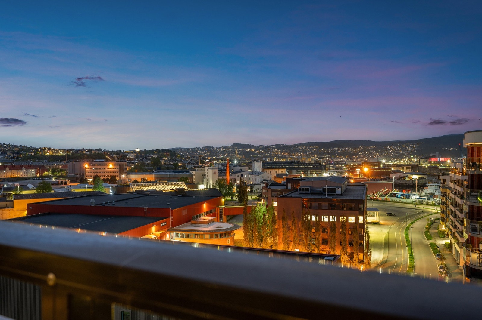 Her ser man nær sagt hele Trondheim fra leiligheten. Galleribilde