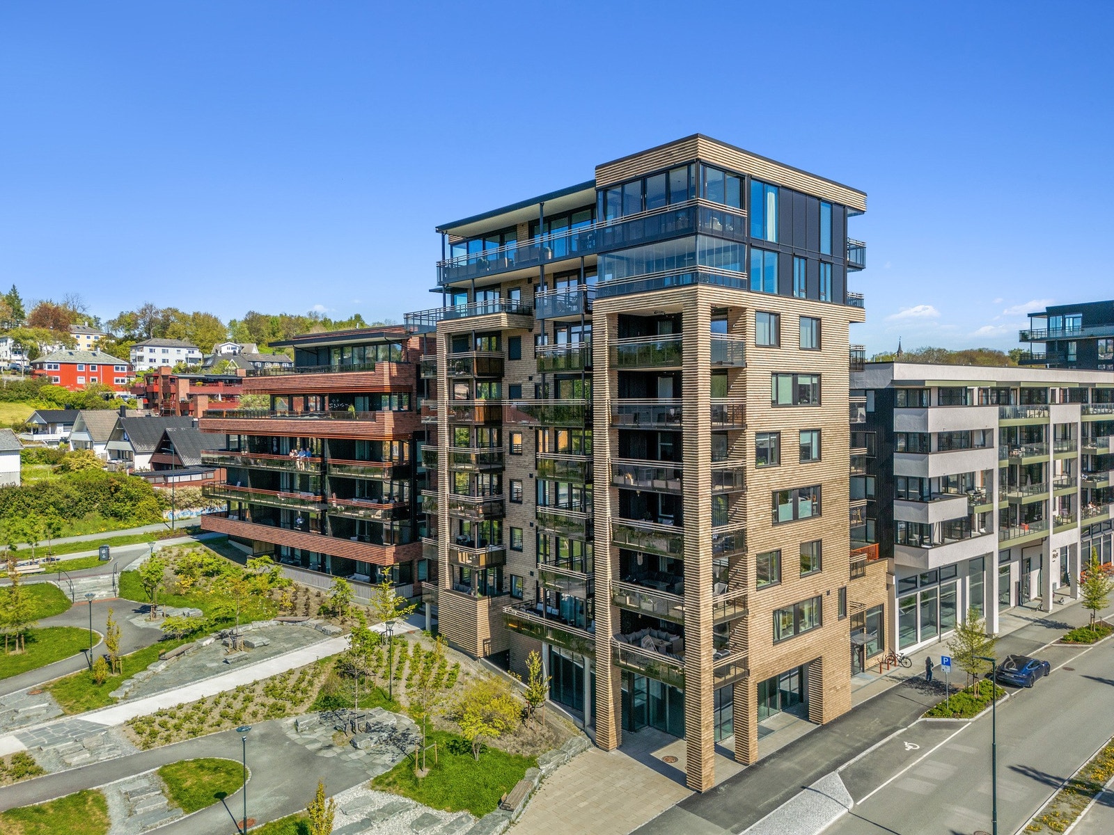 Ladebekken 26 fremstår som et signalbygg på Øvre Nyhavna, og har svært god beliggenhet. Galleribilde