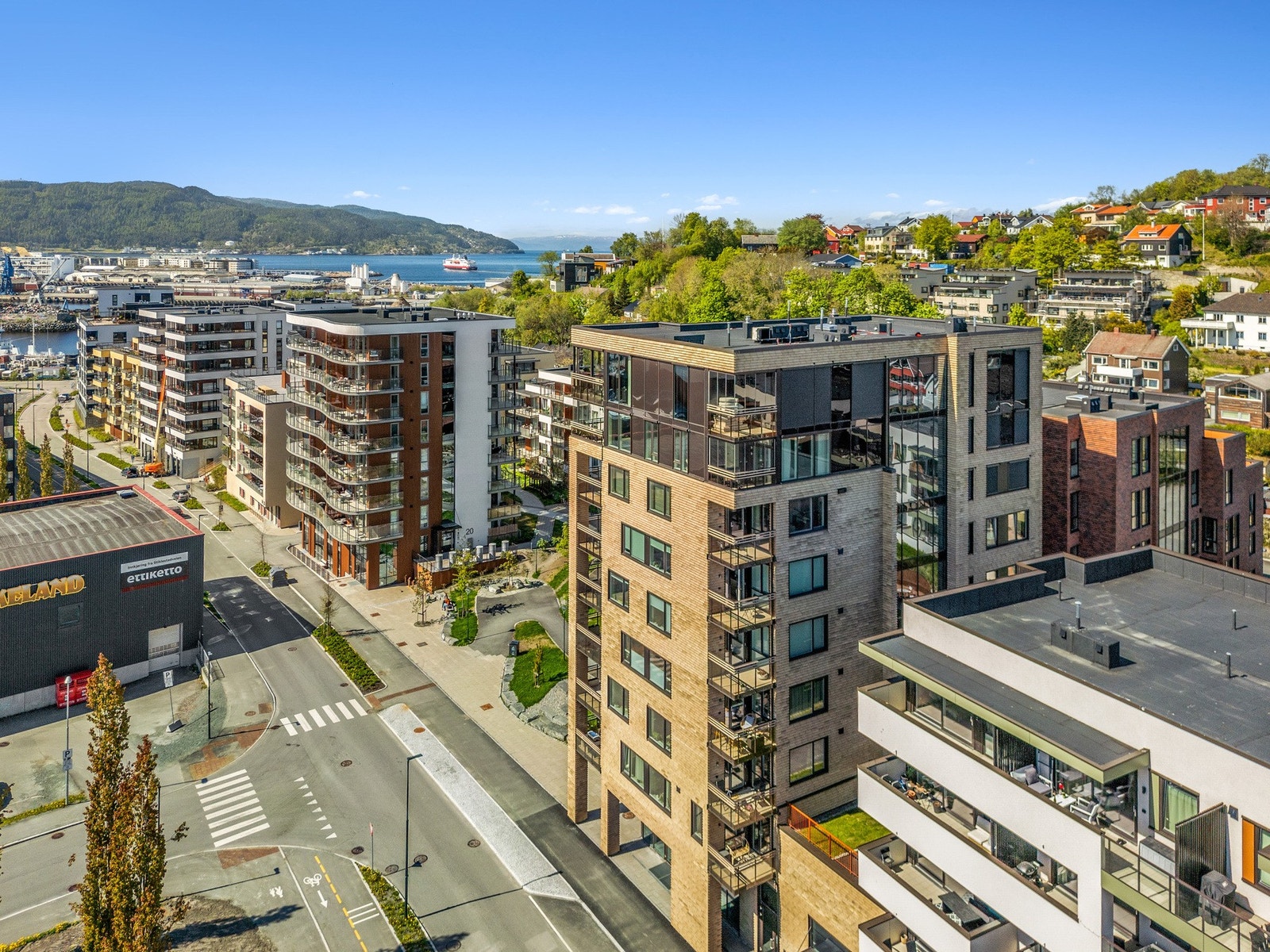 Solforhold og utsikt kan vanskelig bli bedre enn fra denne leiligheten. Galleribilde