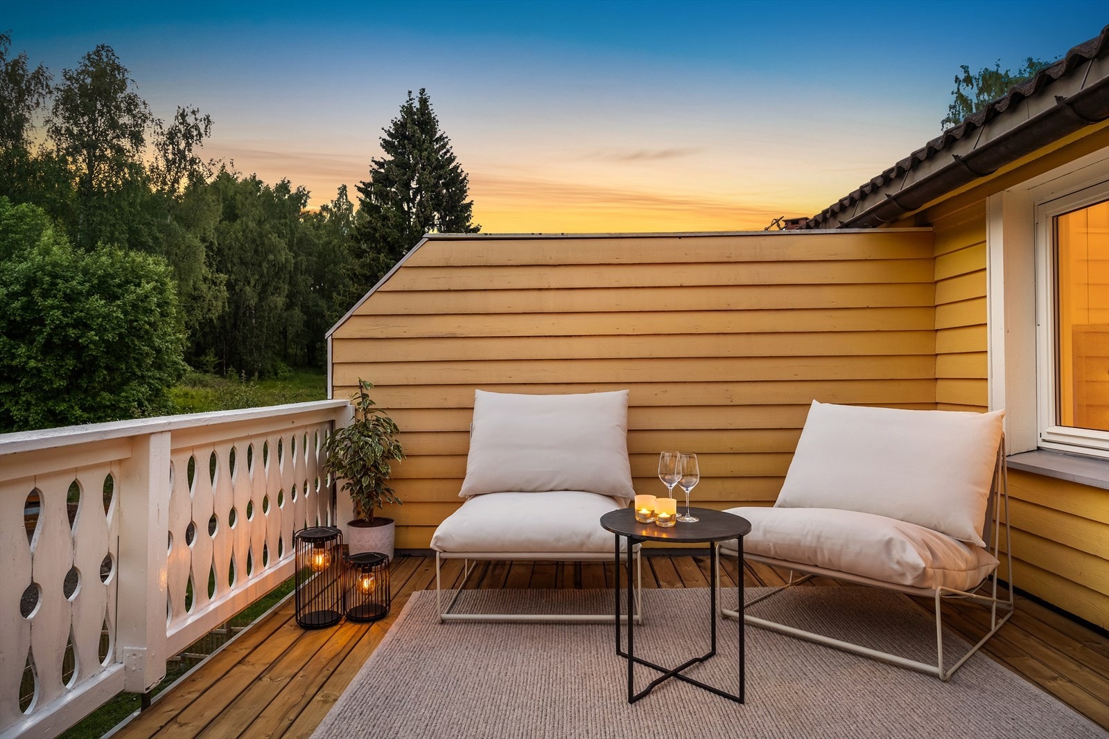 Verandaen er på 18 kvm og har meget gode solforhold Galleribilde