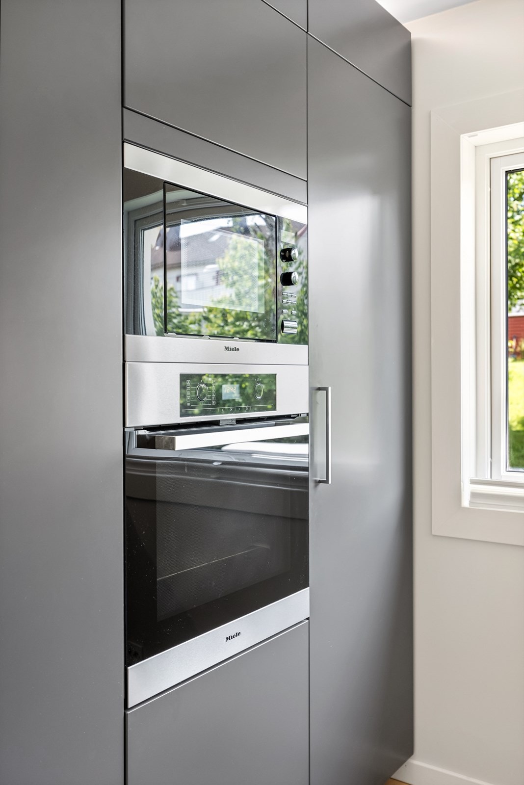 Stekeovn og mikrobølgeovn er fra kvalitetsmerke Miele Galleribilde
