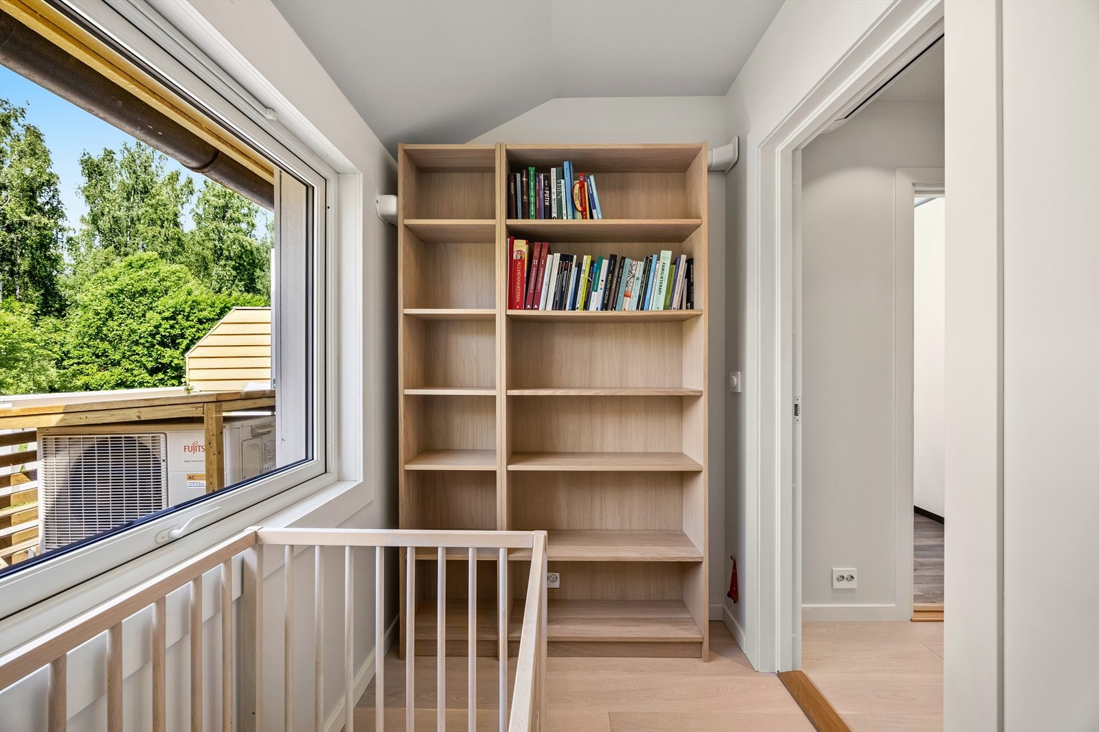 Soverom 2 er et lite soverom som egner seg best til mindre barn eller kontor Galleribilde