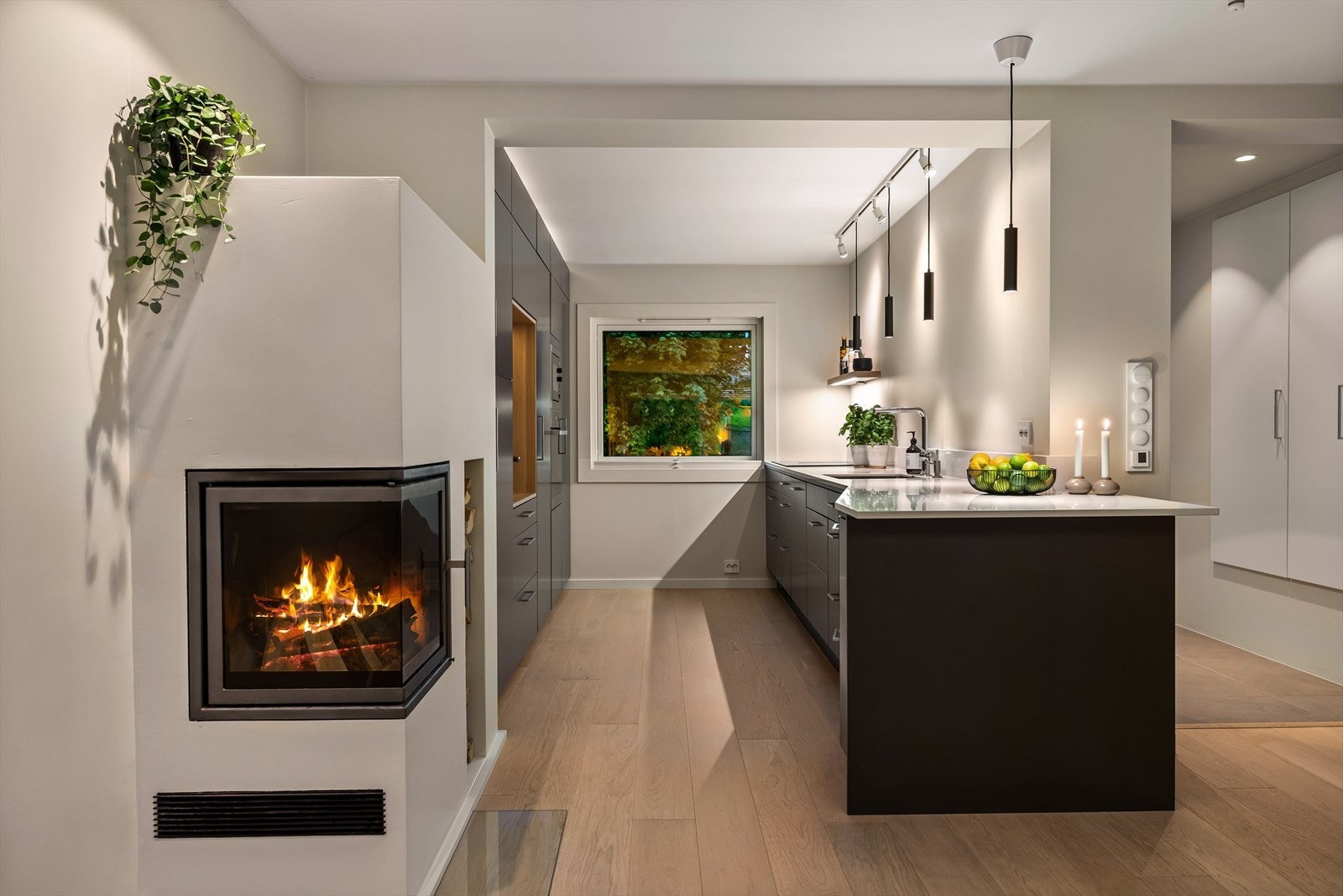 Tidløs og pen kjøkkeninnredning fra 2021 Galleribilde