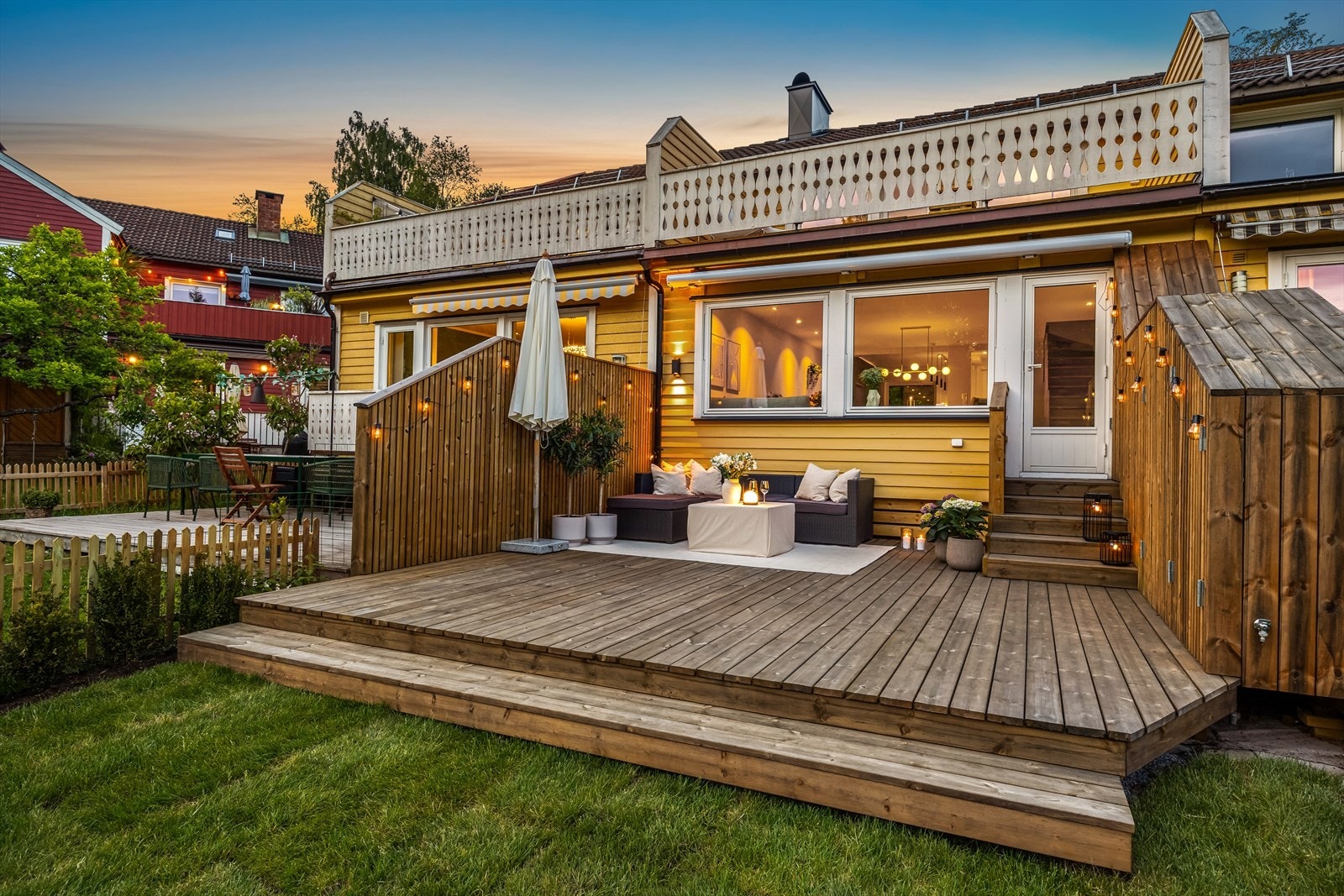 Det ble i 2024 montert ny elektrisk markise, samt bygd en praktisk utebod i leveggen til høyre i bilde. Plattingen er ny fra 2024/2025 Galleribilde