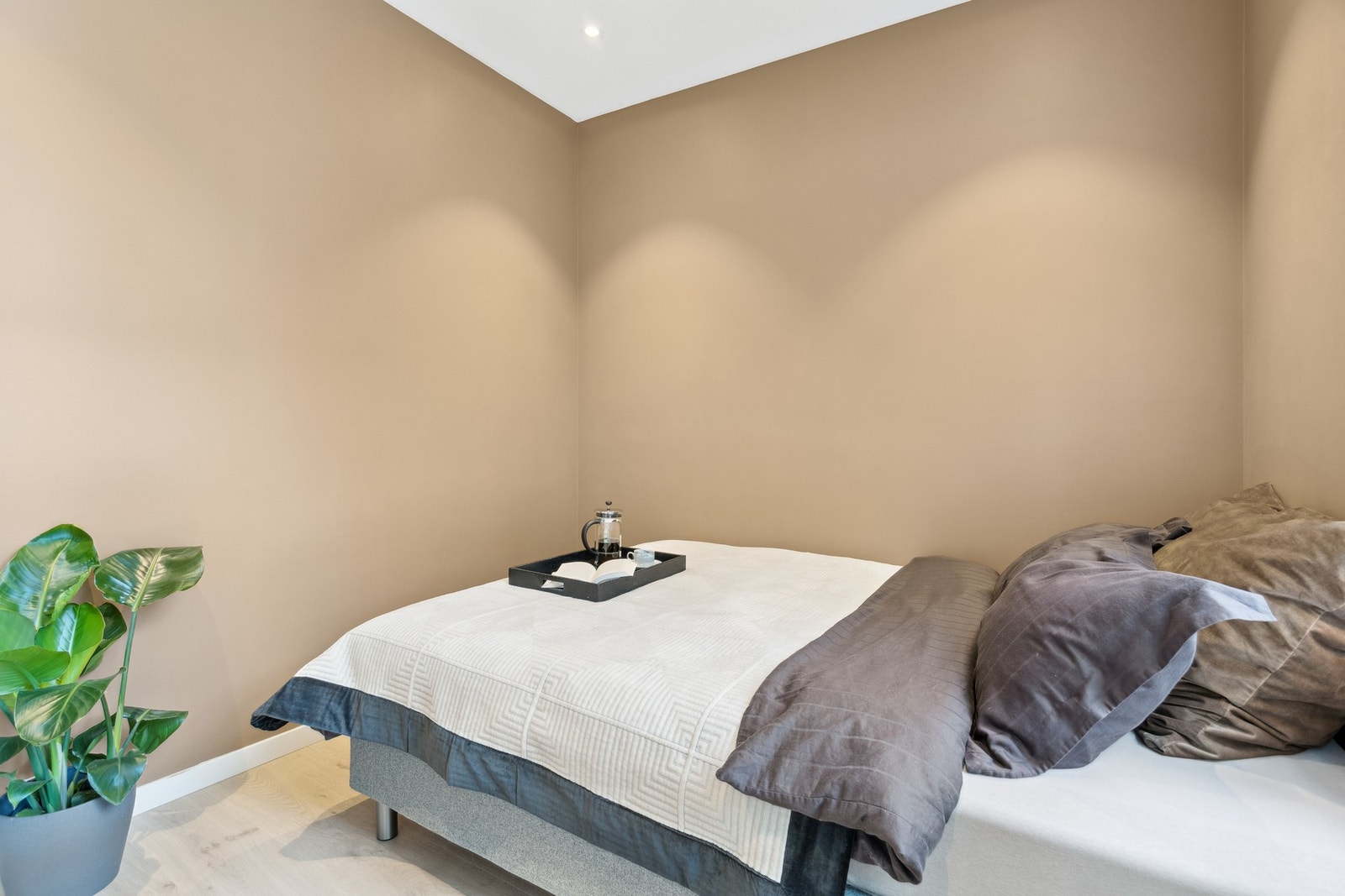 Soverommet har god plass til en dobbeltseng. Galleribilde