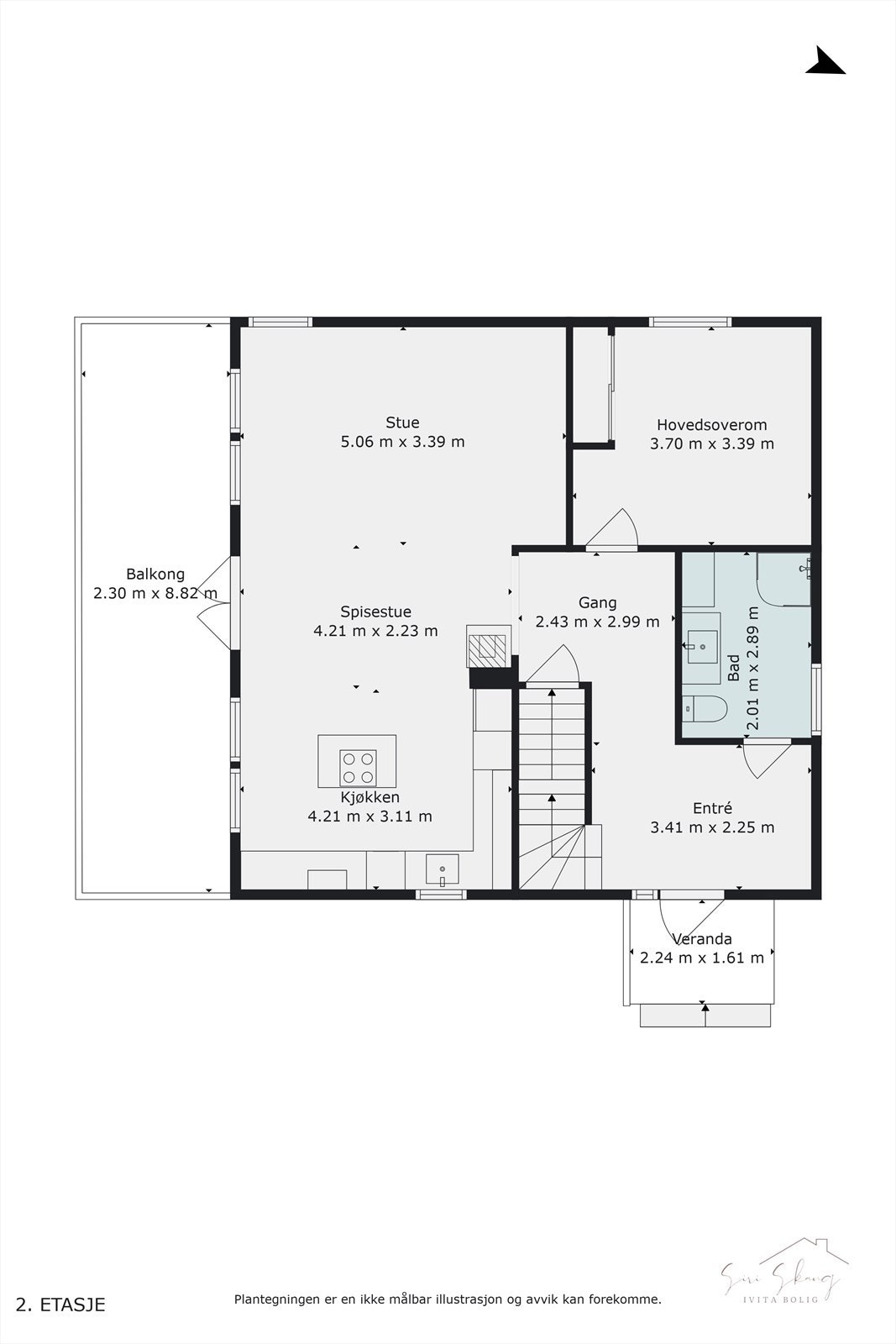 Plantegning i 2D av hovedetasjen. Her finner man alt det nødvendige man trenger på ett plan, med både entre, soverom, bad, stue og kjøkken m.m Galleribilde