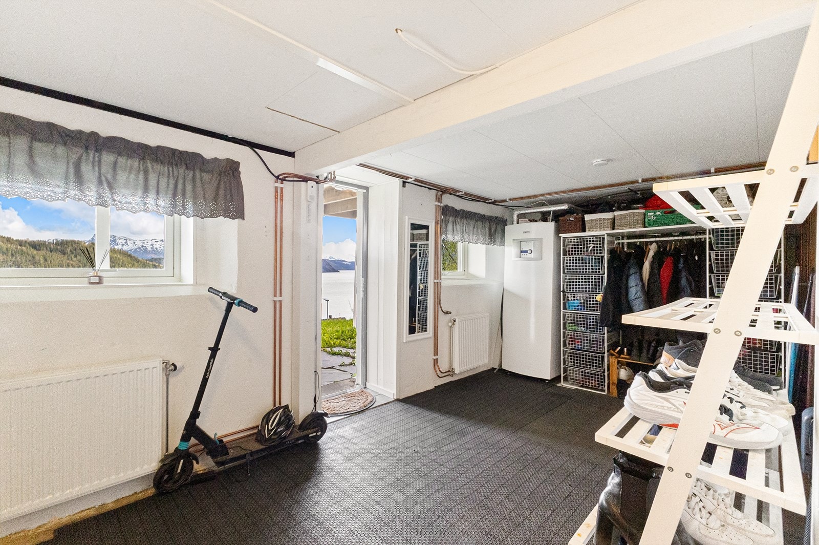 Masse lagringsplass og en ekstra inngang. Galleribilde
