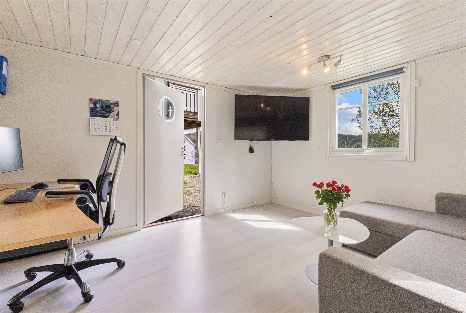 Fra anneks mot hage og uteområdet. Galleribilde