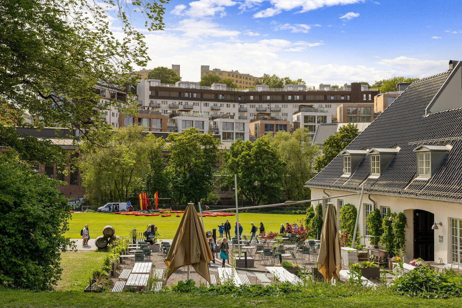 Nedre Foss gård, rett på andre siden av Akerselva. Galleribilde