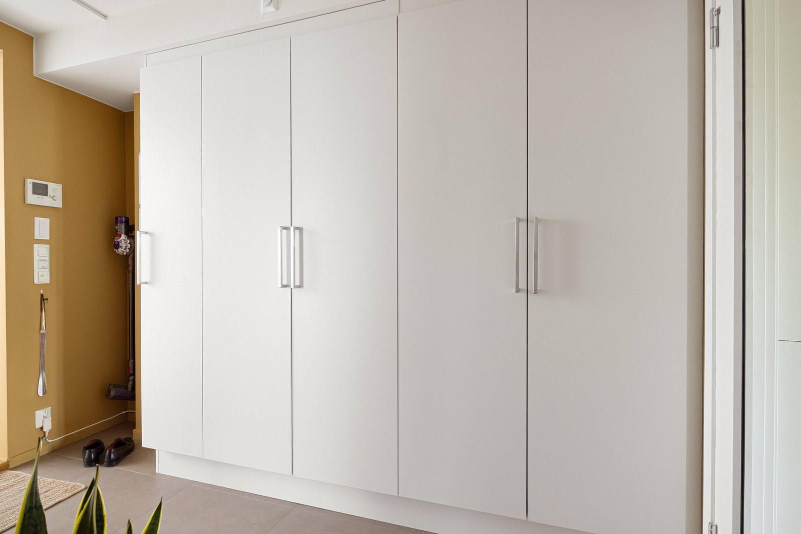 Entré med rikelig skapplass. Galleribilde