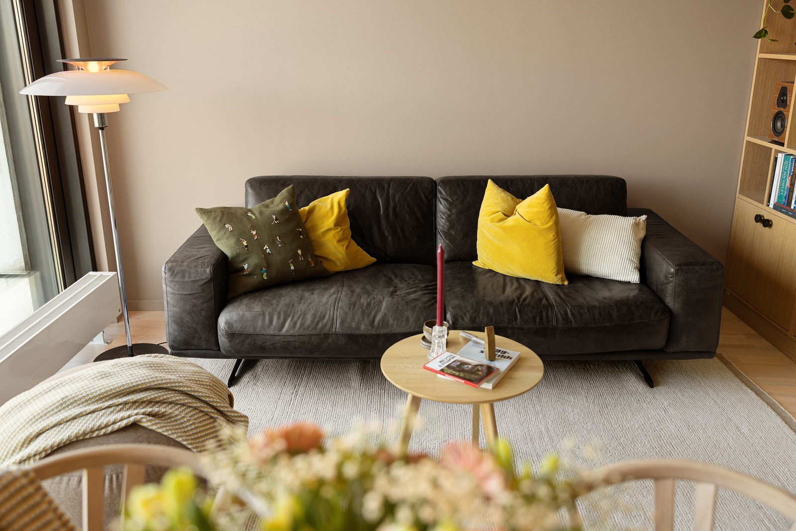 Stue. Moderne leilighet med lave bokostnader - fyring/varmtvann inkludert. Galleribilde