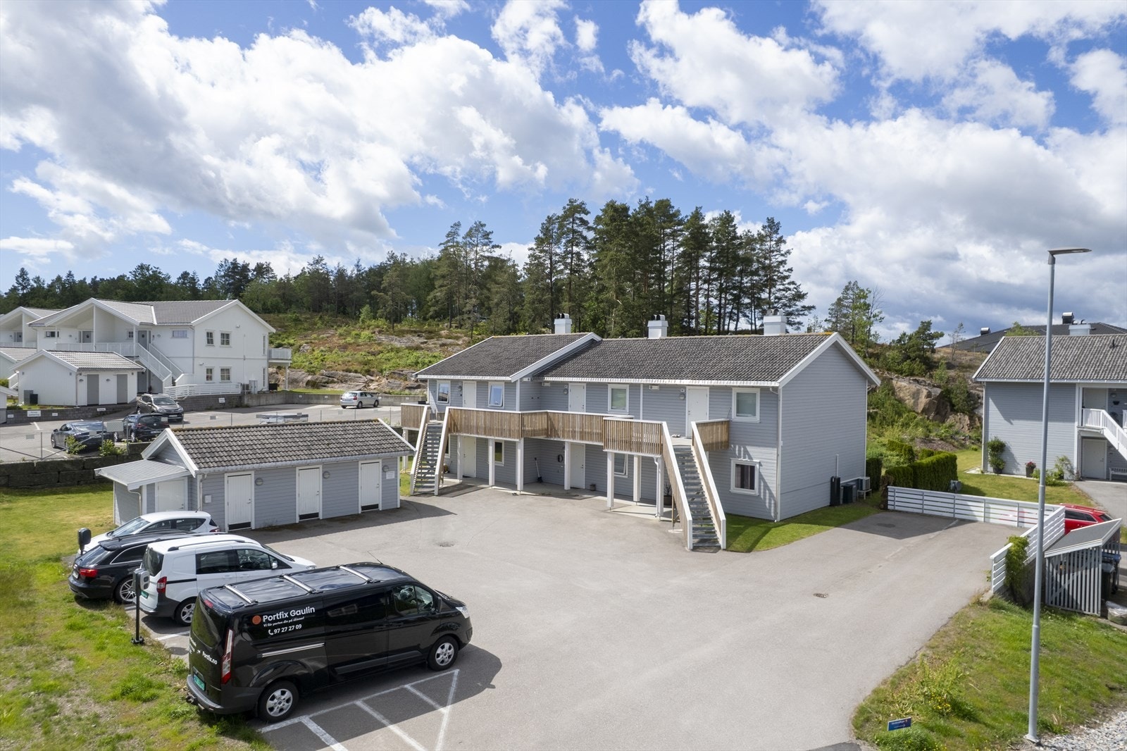Det er også gjesteparkering på eiendommen Galleribilde