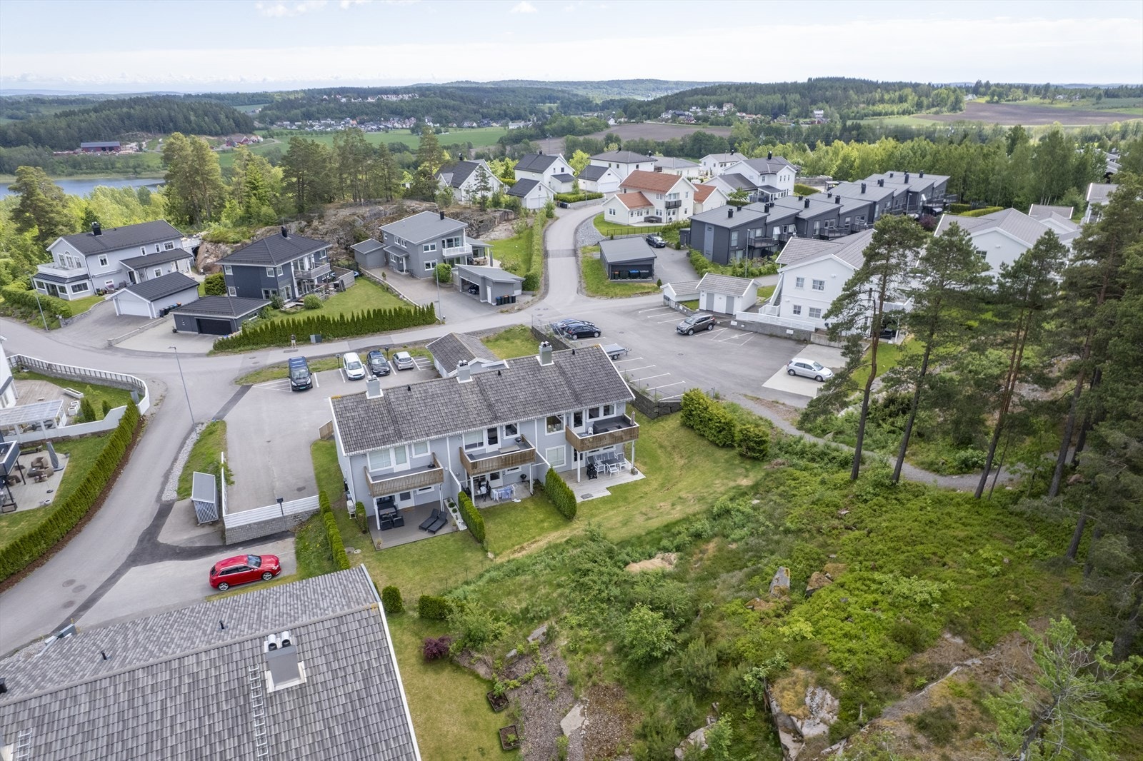 Sameiet grenser til naturområder og det er fine turmuligheter i nærområde Galleribilde