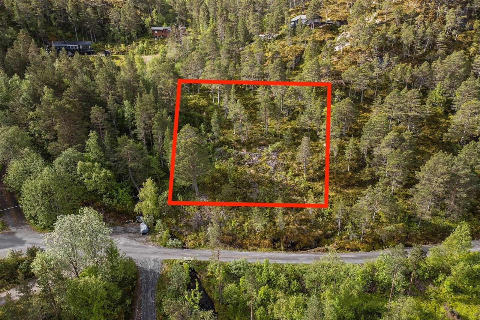 Eiendommen er på 753m² er regulert til fritidsbebyggelse. Galleribilde