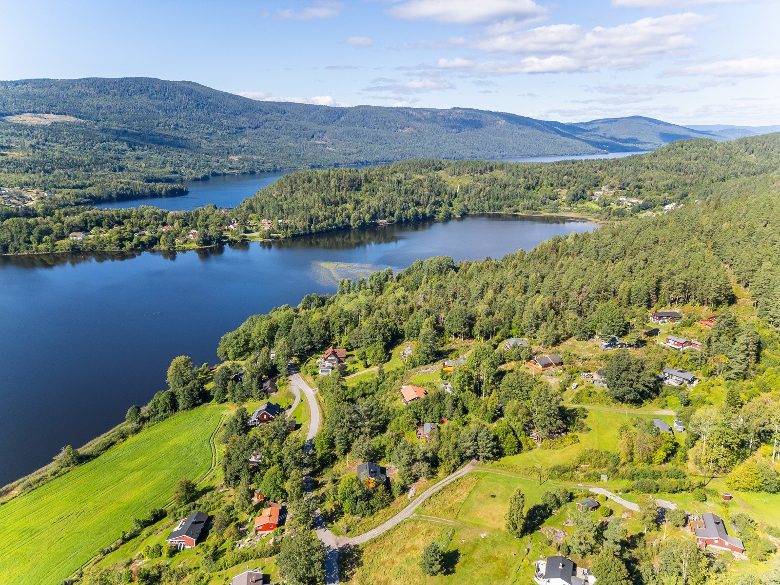 Kort vei inn til hyggelige Eidsfoss sentrum Galleribilde