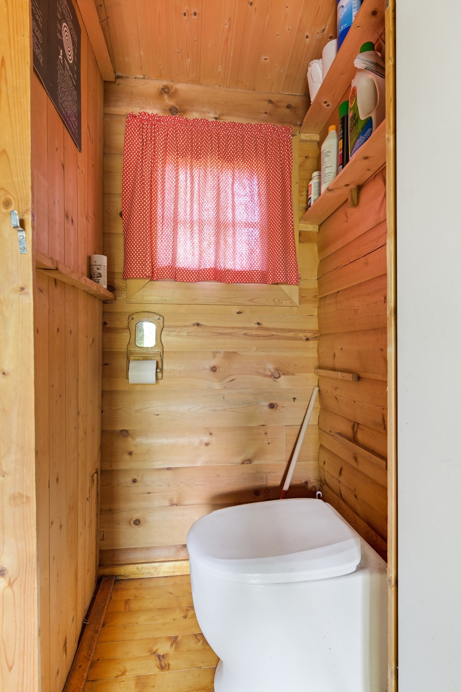 Toalettrom med snurredo Galleribilde