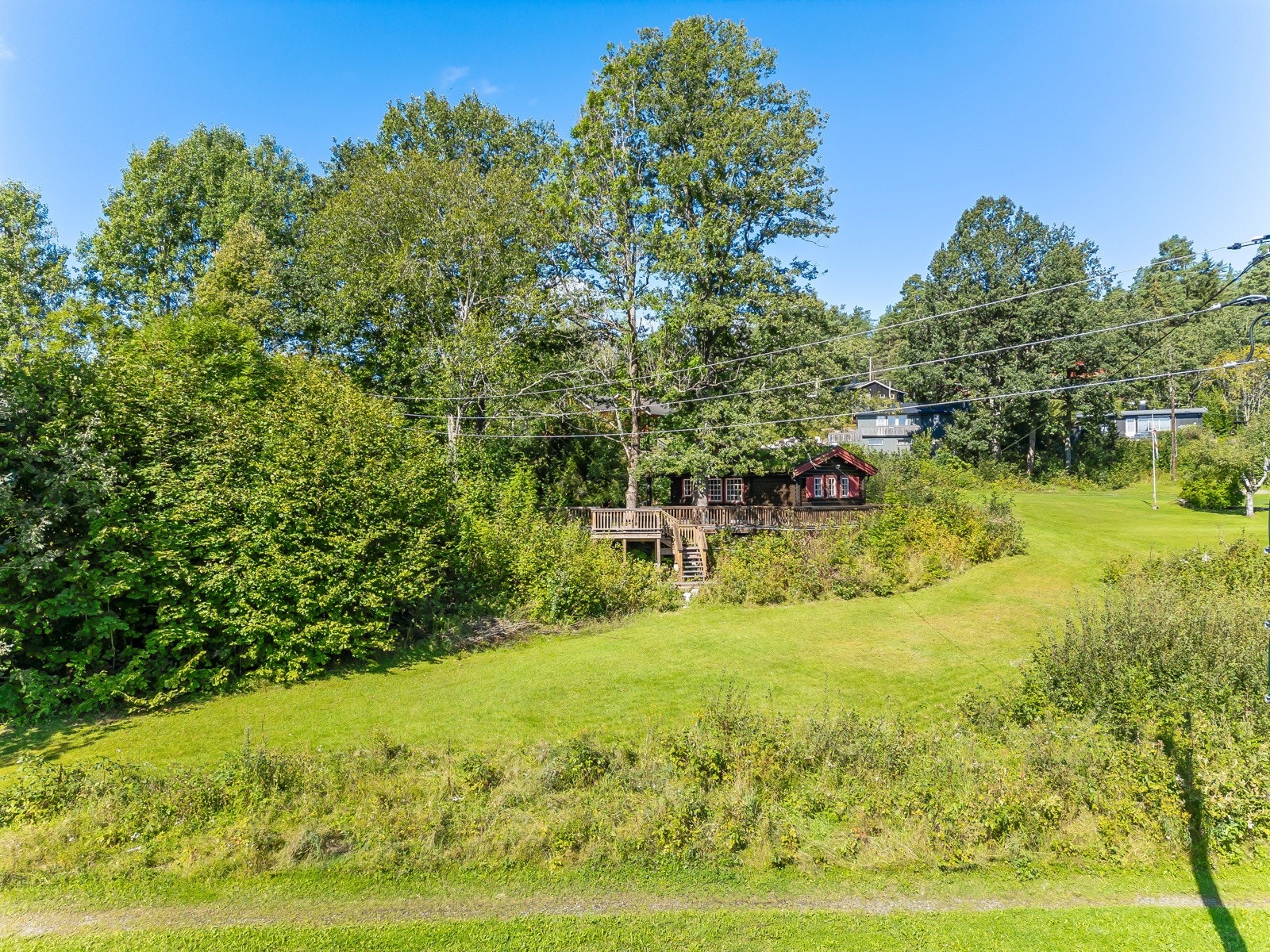 Stor tomt med mye sol Galleribilde