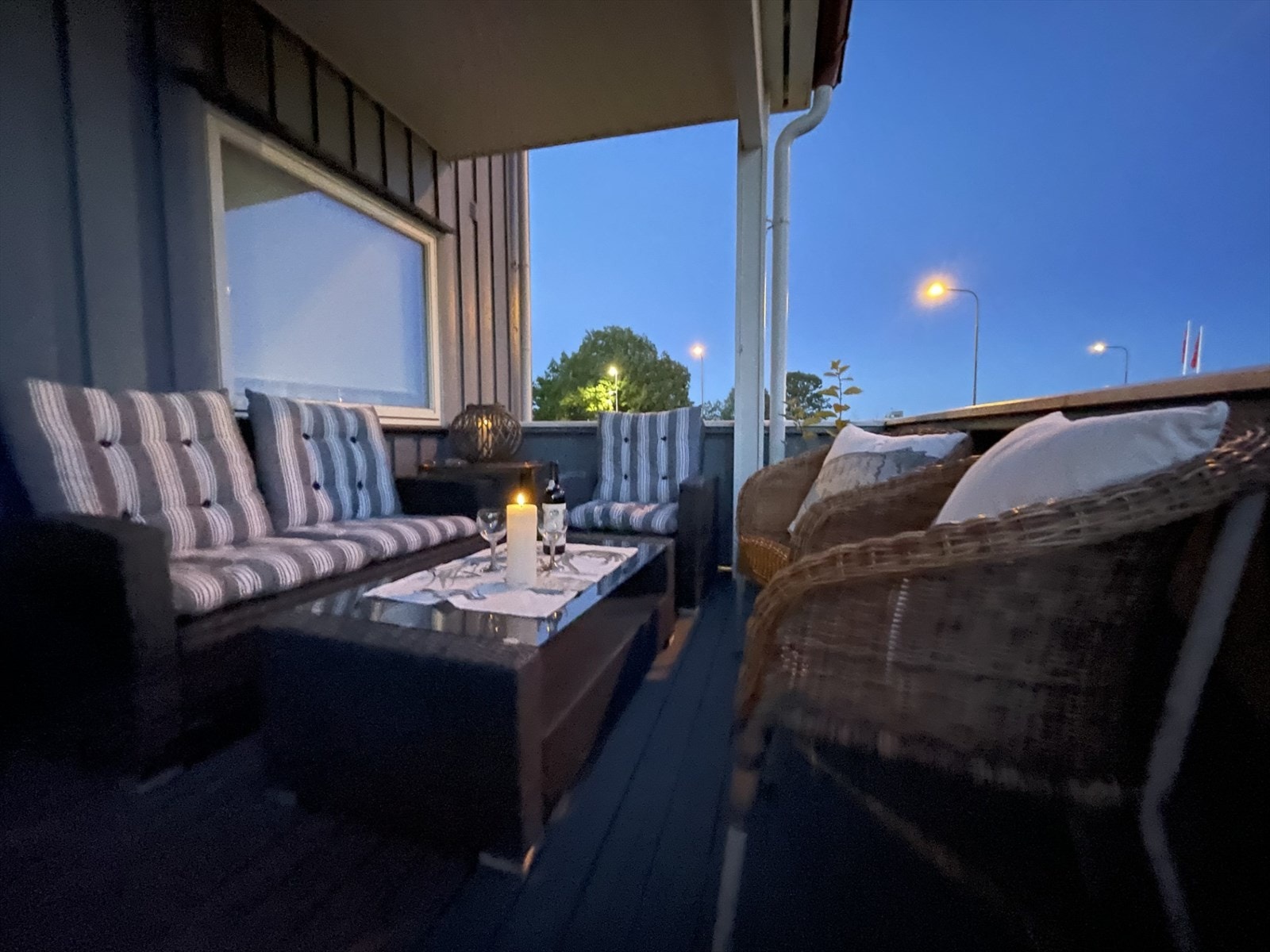 Miljøbilde fra balkongen i solnedgang Galleribilde