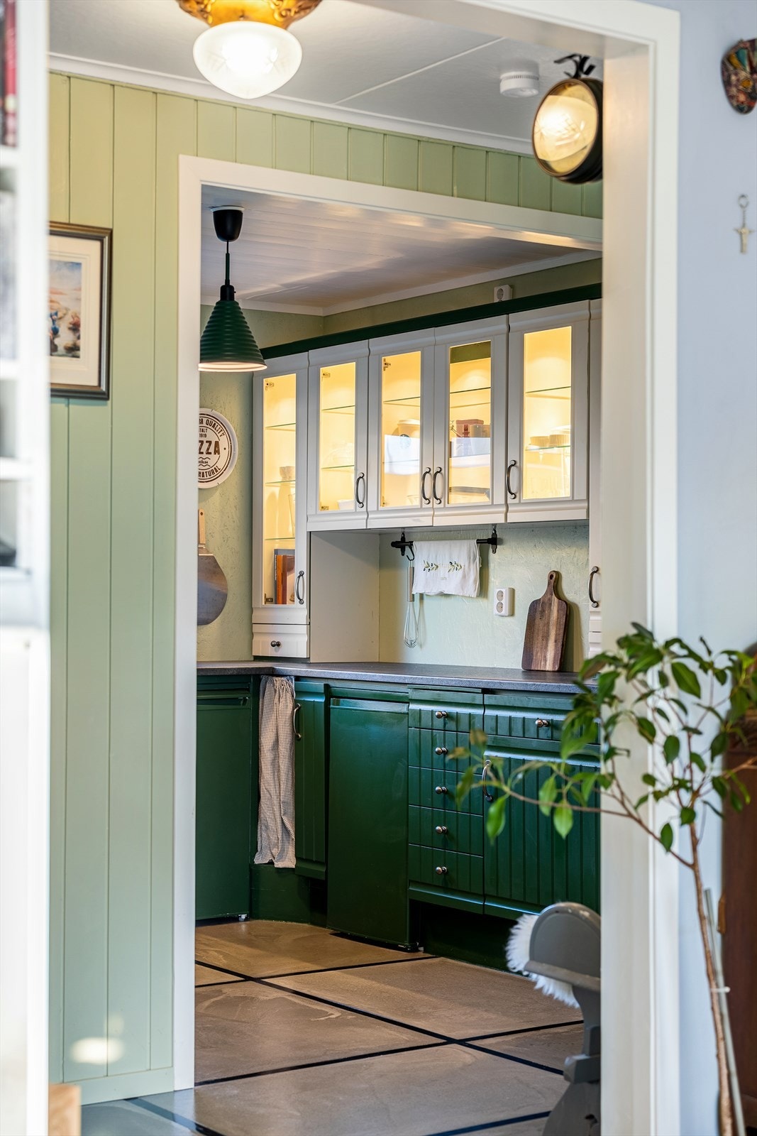 Større åpninger mellom kjøkken-stue, gir mer lys og en fin tilknytning. Galleribilde