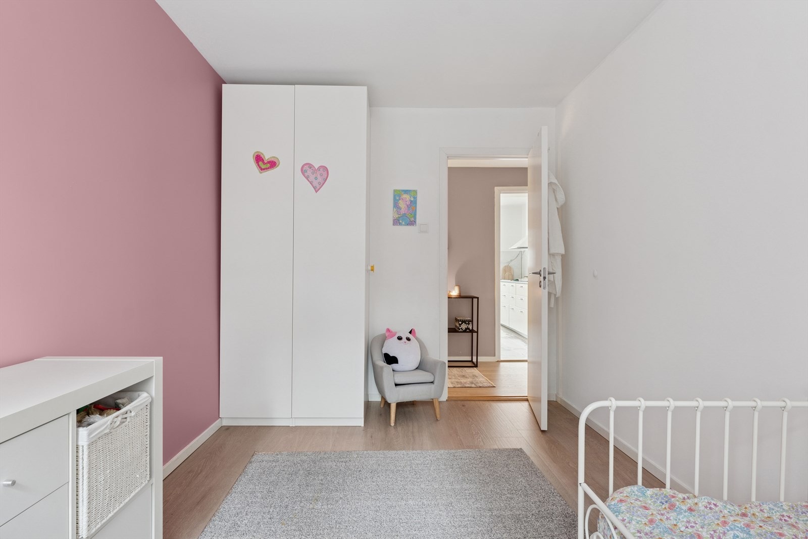 Boligen har god størrelse i alle rom og er oppleves som svært behagelig å bo i. Galleribilde